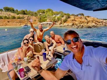 Great Experience, great communication and the boat was incredible 