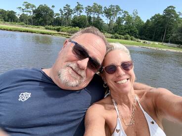A happy couple takes a selfie on the water, enjoying their time together in a scenic setting — perfect for romantic getaways or memorable boating experiences.