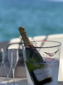 A lovely and relaxing boat tour with family