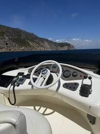A lovely and relaxing boat tour with family