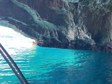 Beautiful boat and amazing scenery 