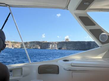 A scenic view from a boat showcasing a stunning coastline and cliffs, perfect for exploring beautiful marine landscapes.